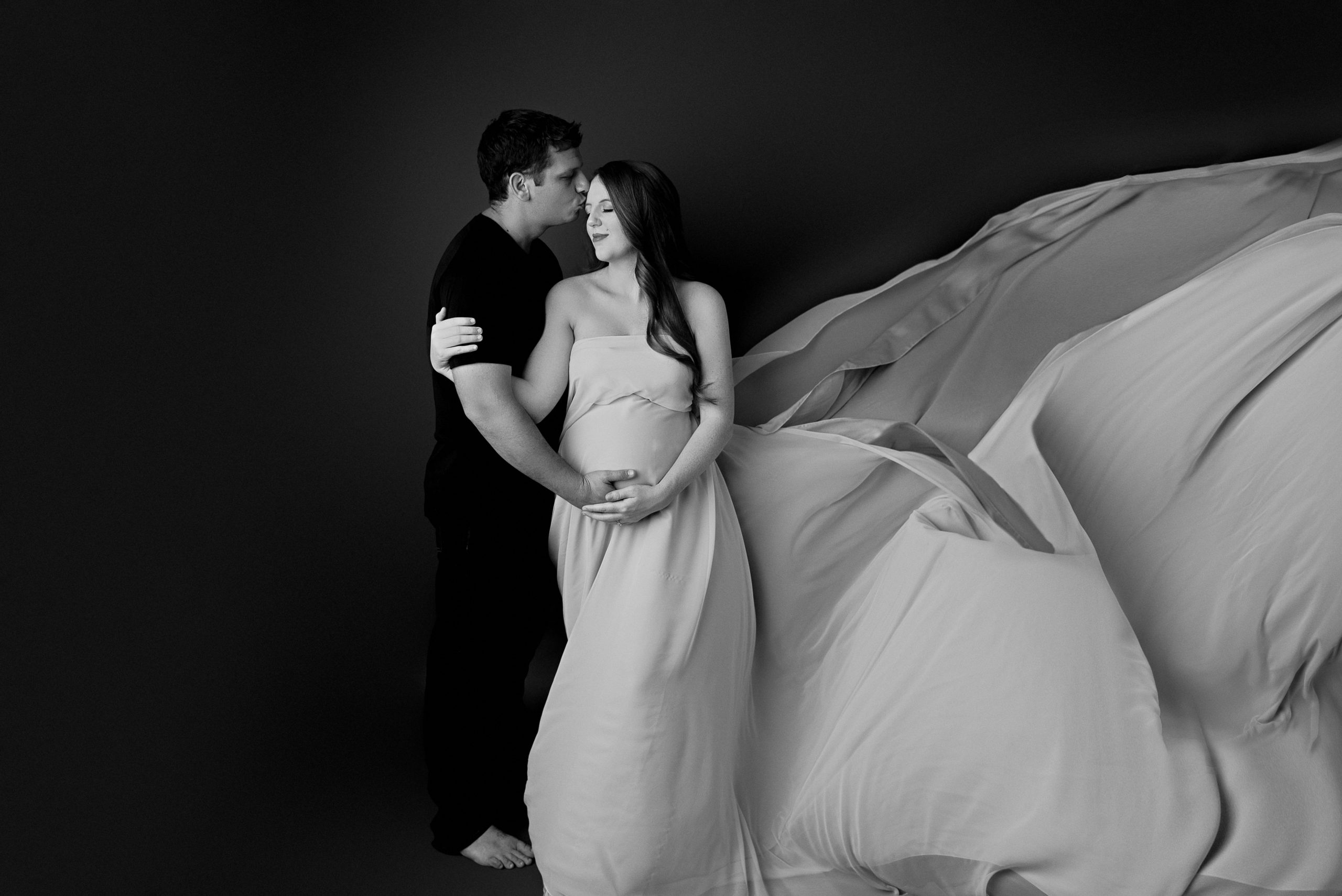 Husband and wife maternity session 
